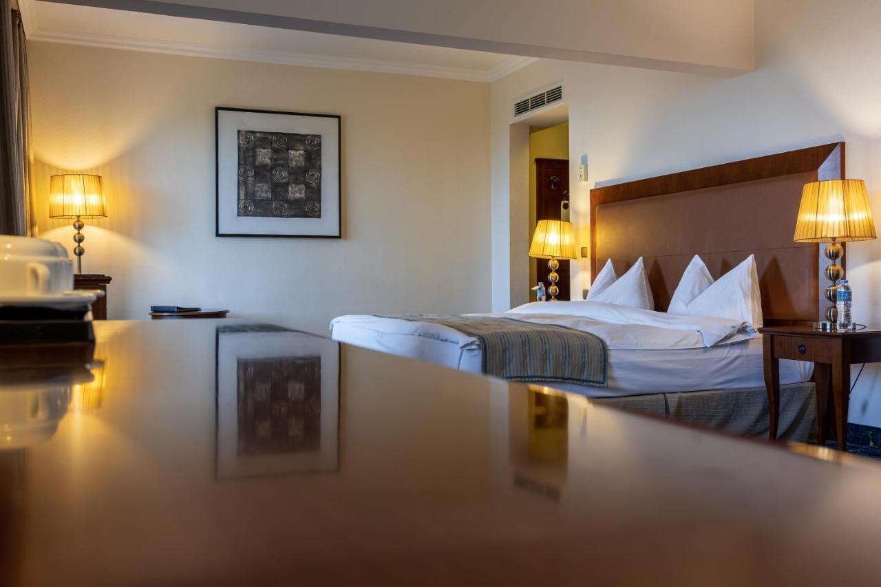Primoretz Grand Hotel & Spa Burgas Exterior foto A room at the hotel