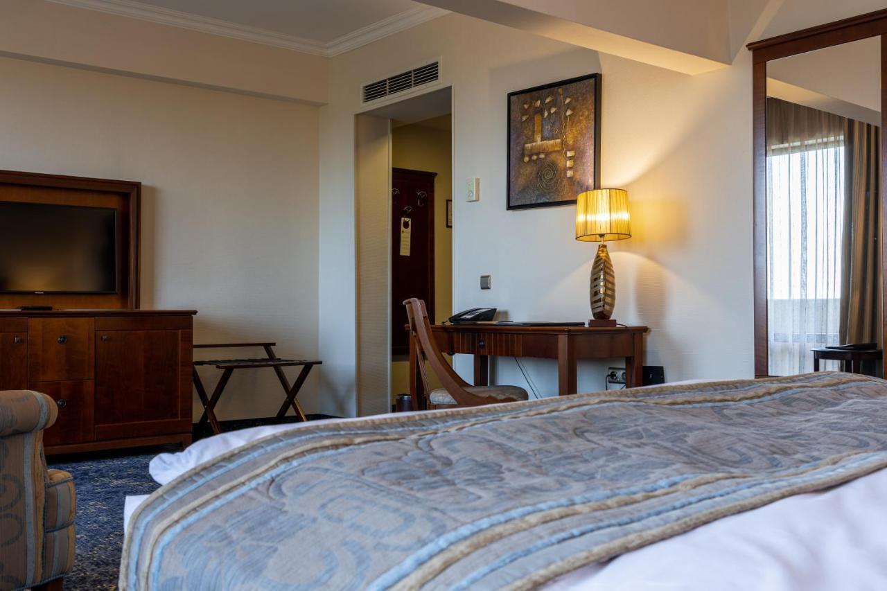 Primoretz Grand Hotel & Spa Burgas Exterior foto A room at the hotel